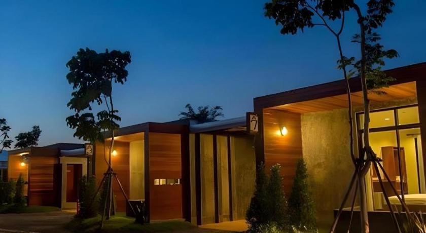 The Infinite Resort Nakhon Szavan Kültér fotó
